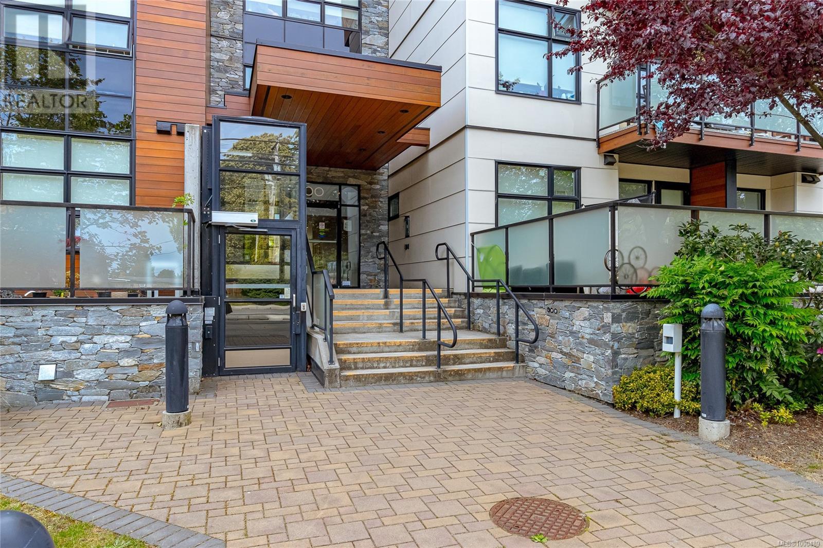 #102 4000 SHELBOURNE ST - Image 3