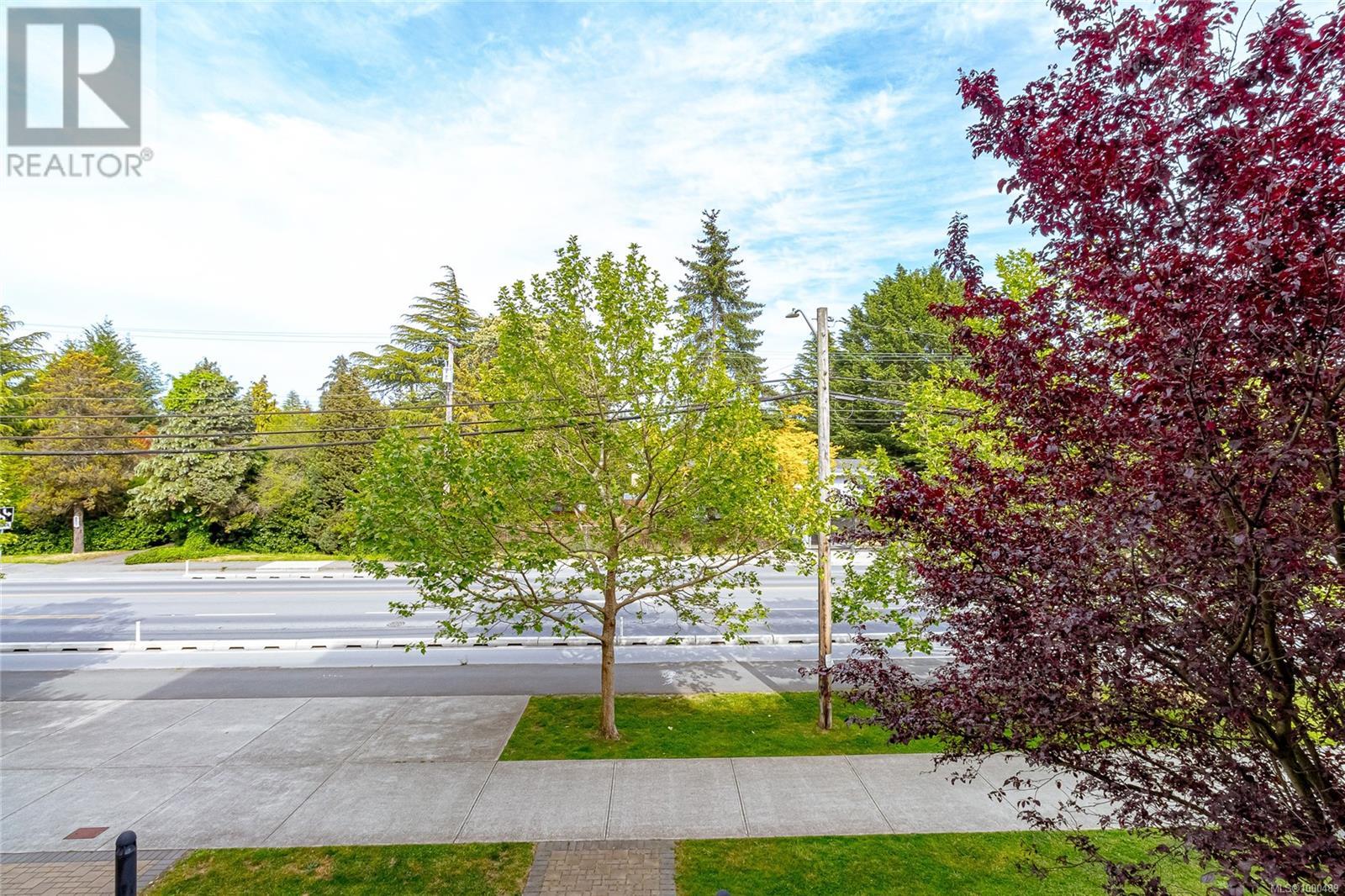 #102 4000 SHELBOURNE ST - Image 31
