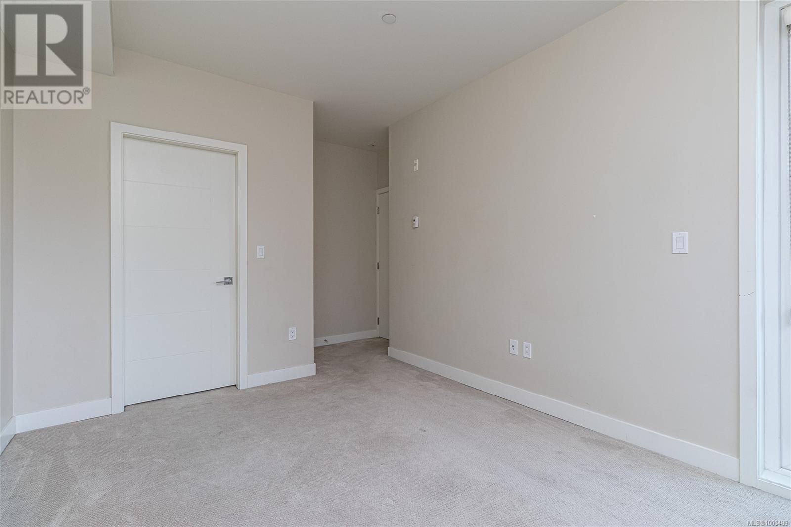 #102 4000 SHELBOURNE ST - Image 33