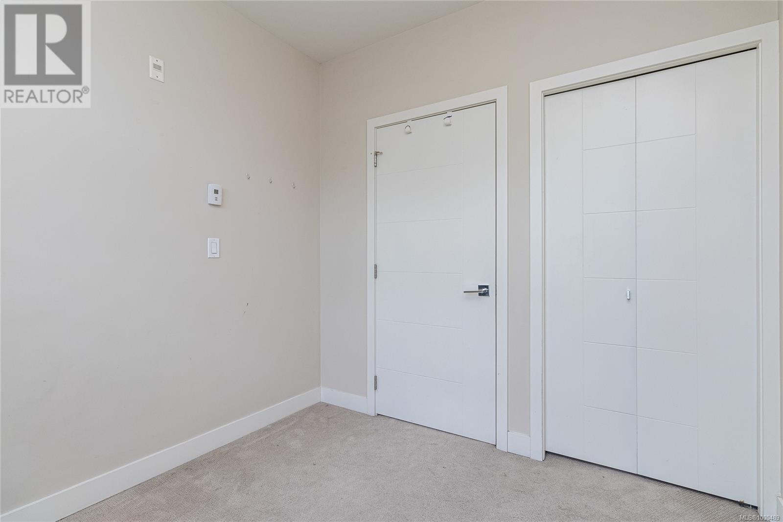 #102 4000 SHELBOURNE ST - Image 39