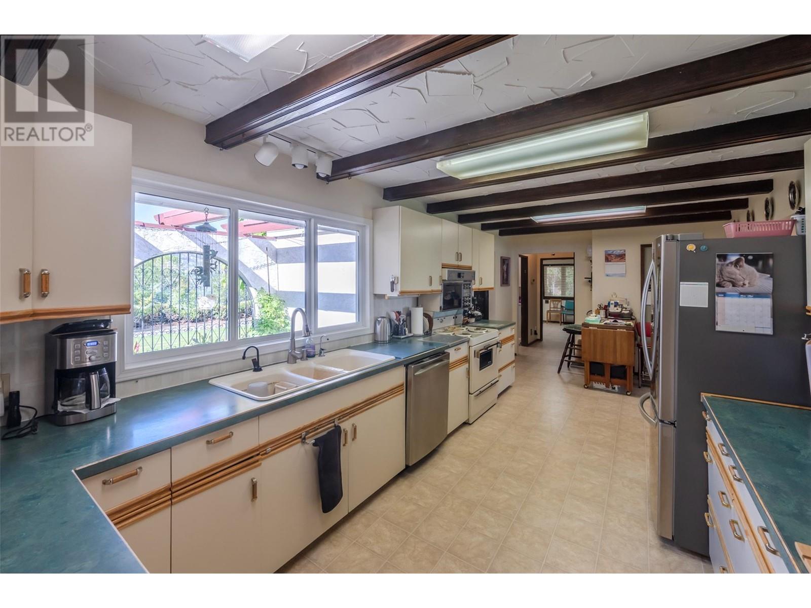 1209 LAKESHORE Drive, Osoyoos