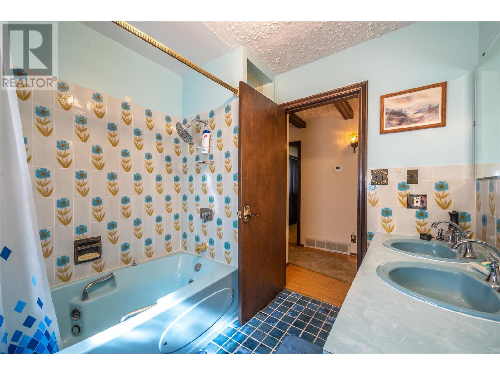 1209 LAKESHORE Drive, Osoyoos
