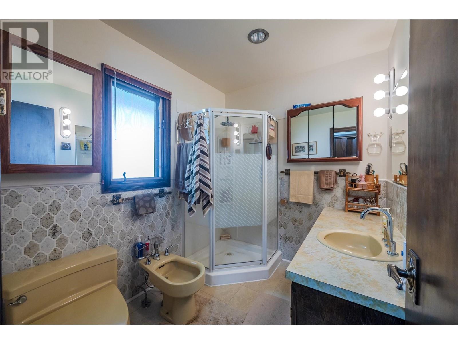 1209 LAKESHORE Drive, Osoyoos