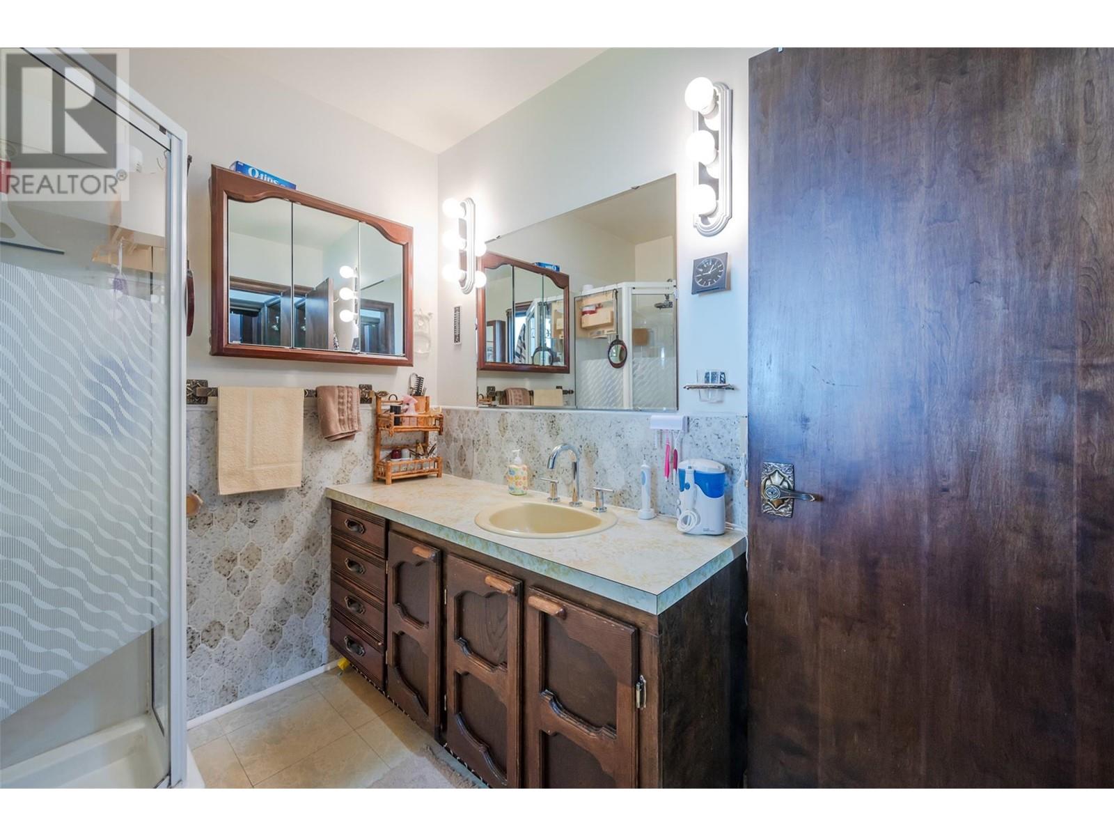 1209 LAKESHORE Drive, Osoyoos
