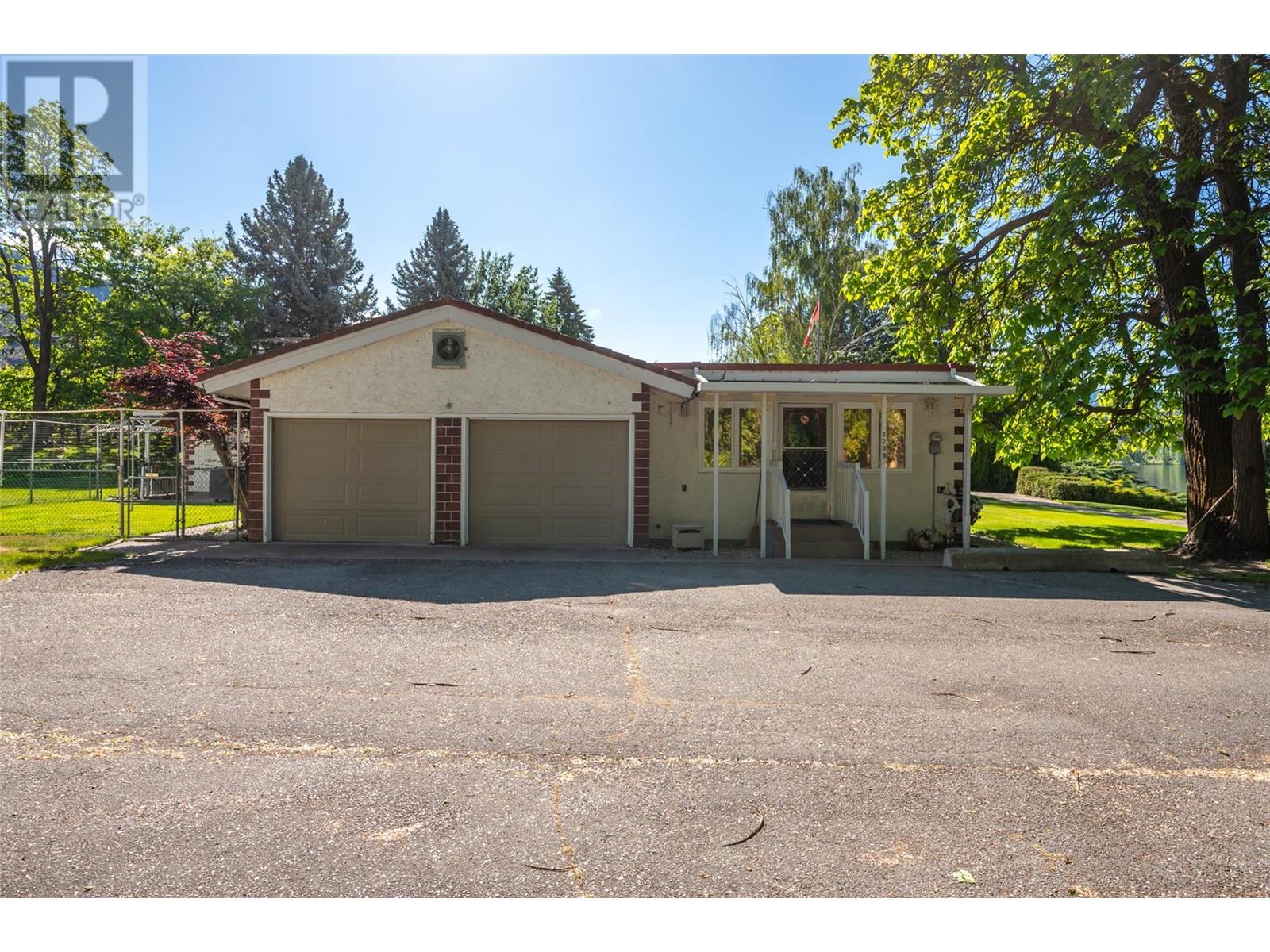 1209 LAKESHORE Drive, Osoyoos