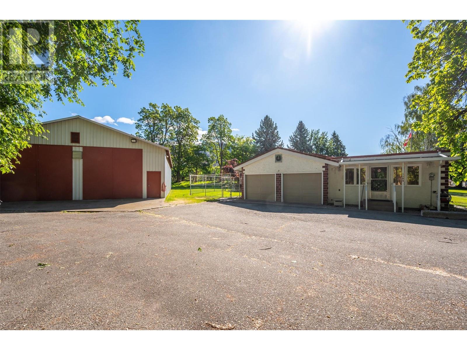 1209 LAKESHORE Drive, Osoyoos