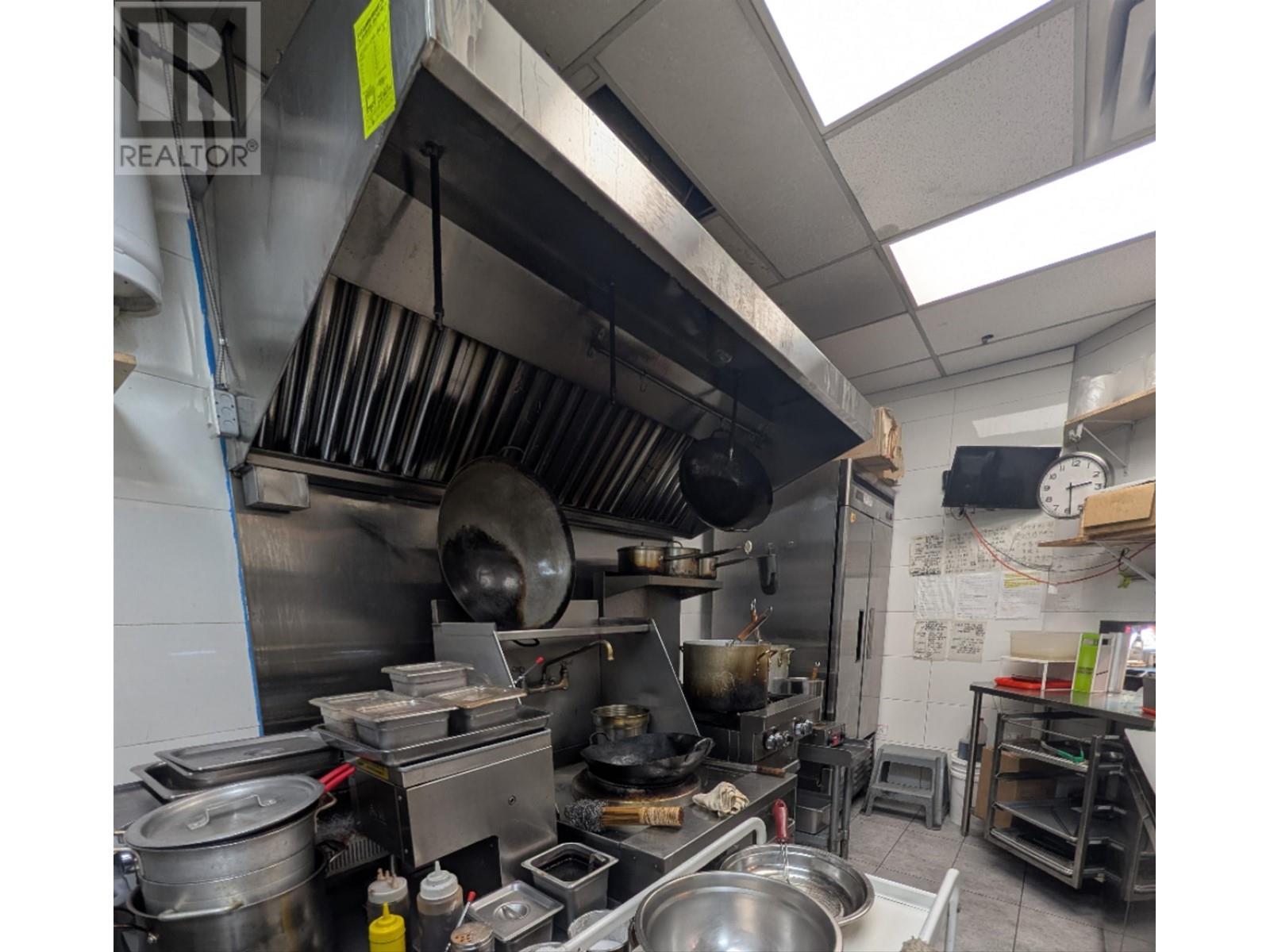 Photo 1 of 1377 4380 No 3 Road, Richmond BC