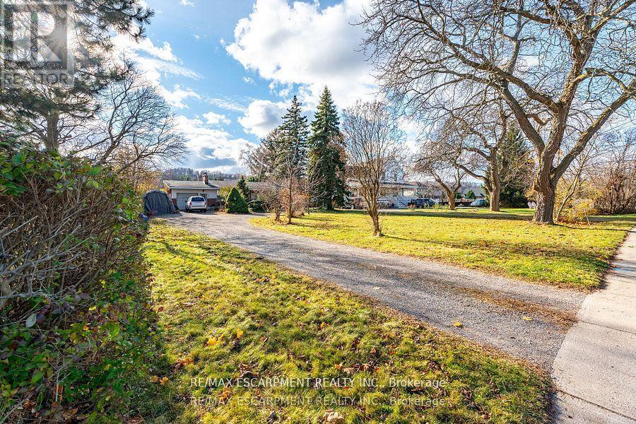 Photo 16 of 246 Main Street E, Grimsby ON