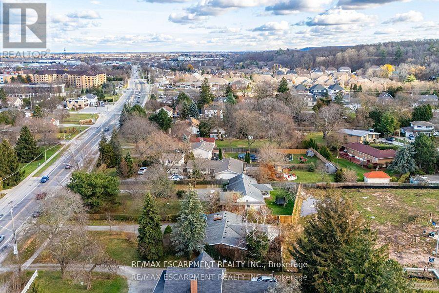 Photo 32 of 246 Main Street E, Grimsby ON