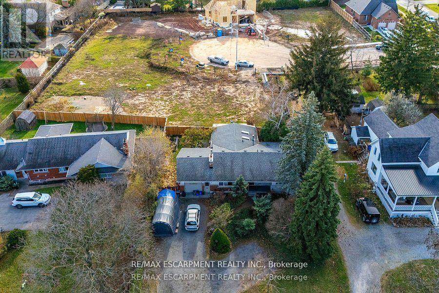 Photo 27 of 246 Main Street E, Grimsby ON