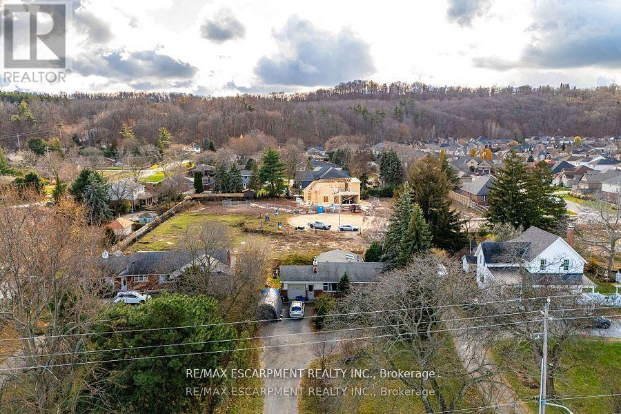 Photo 37 of 246 Main Street E, Grimsby ON
