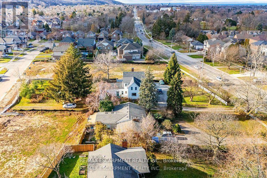 Photo 33 of 246 Main Street E, Grimsby ON