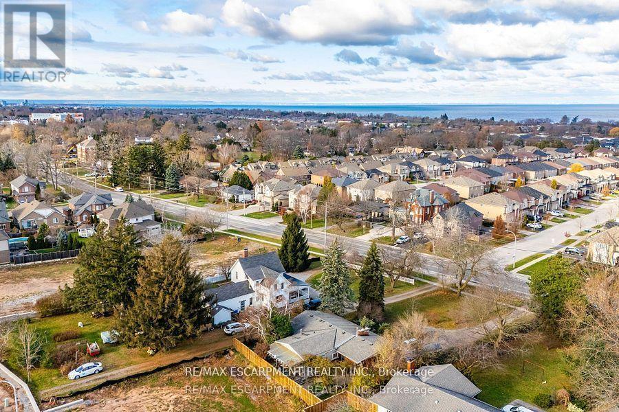 Photo 18 of 246 Main Street E, Grimsby ON