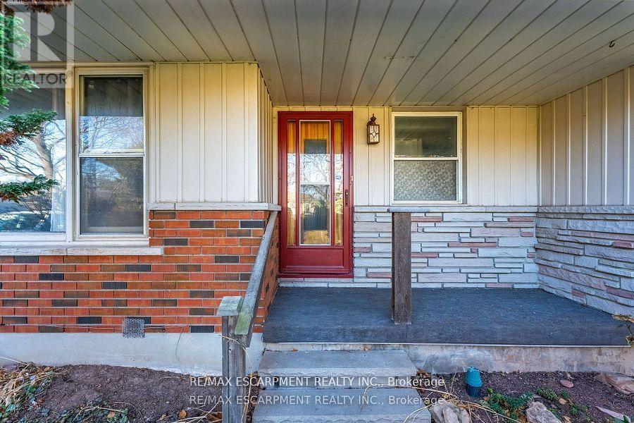 Photo 26 of 246 Main Street E, Grimsby ON