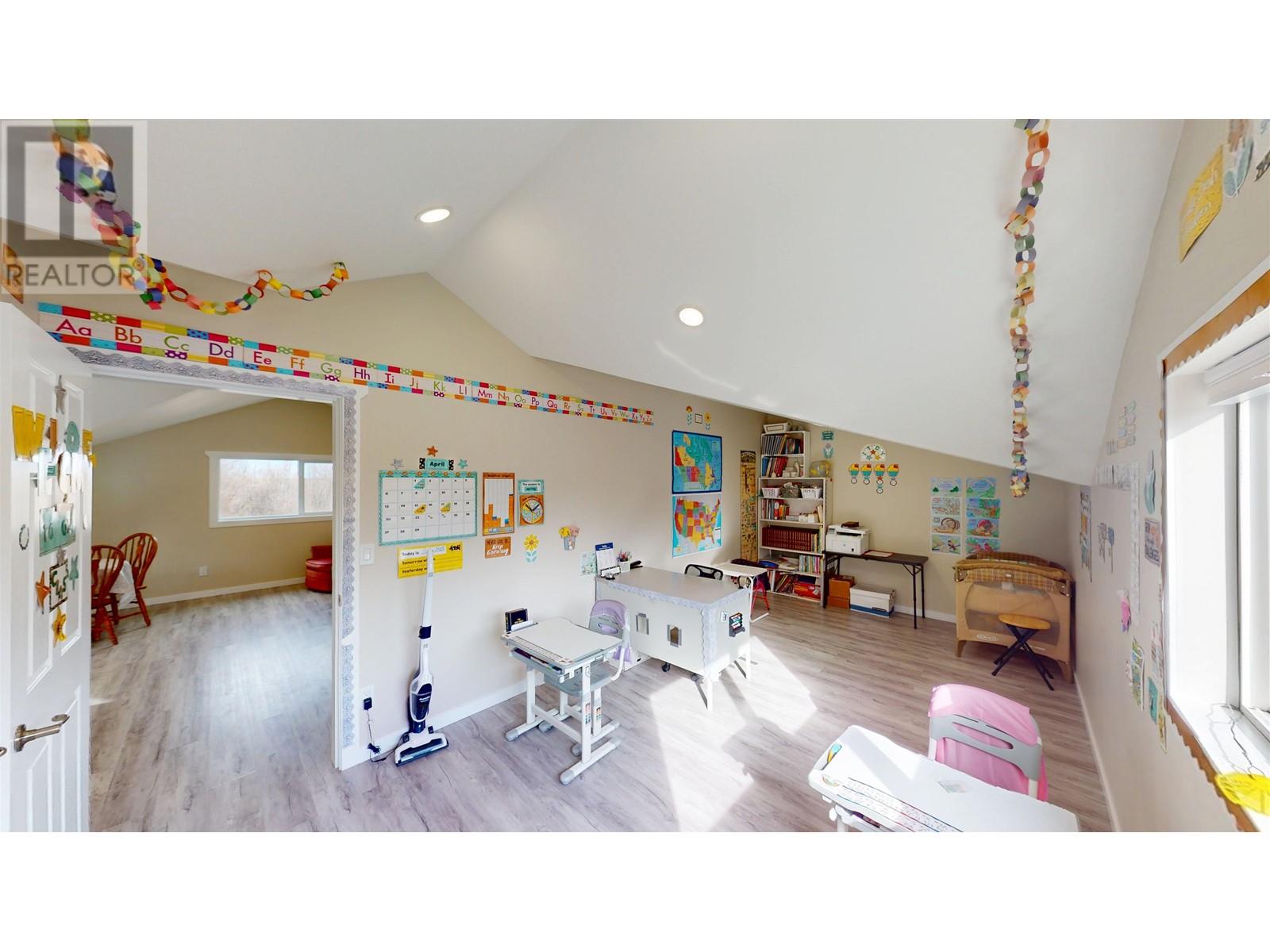 13610 WOLSEY SUBDIV, Charlie Lake