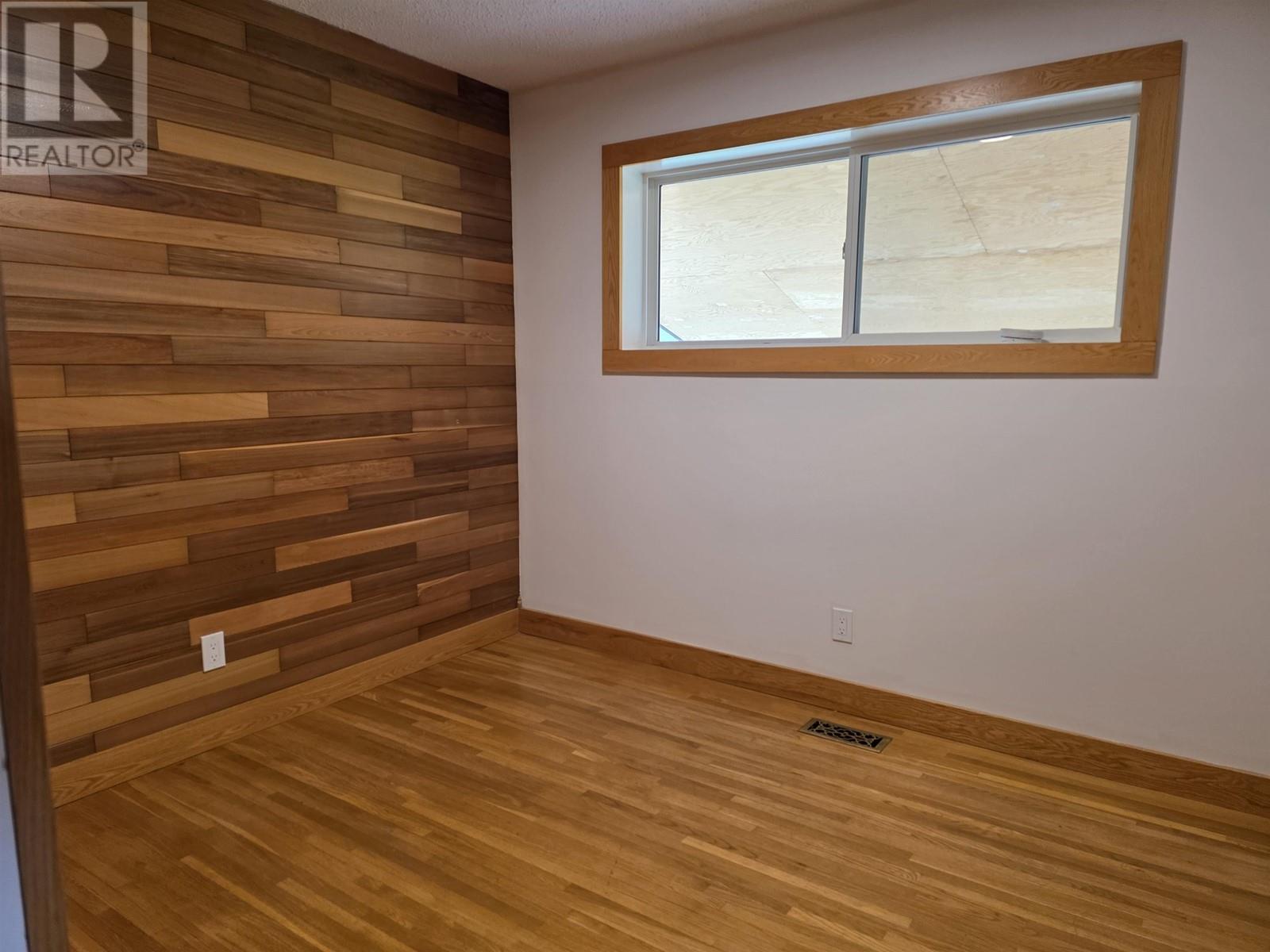 10 MCDONALD AVENUE, Granisle