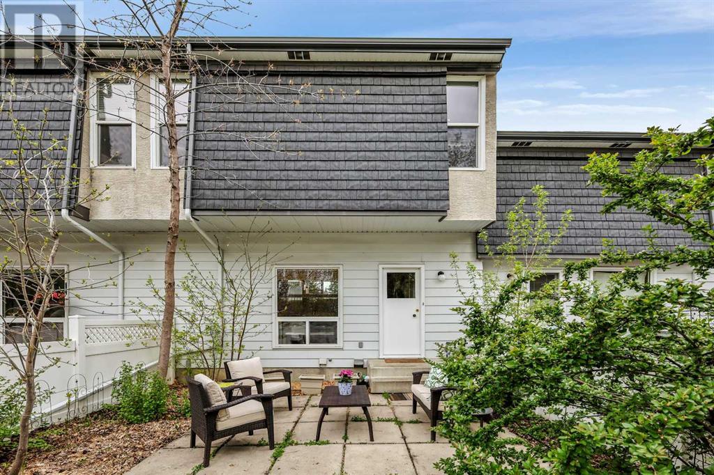 Single Family House for Sale in  Brae Glen Crescent SW Braeside Calgary 