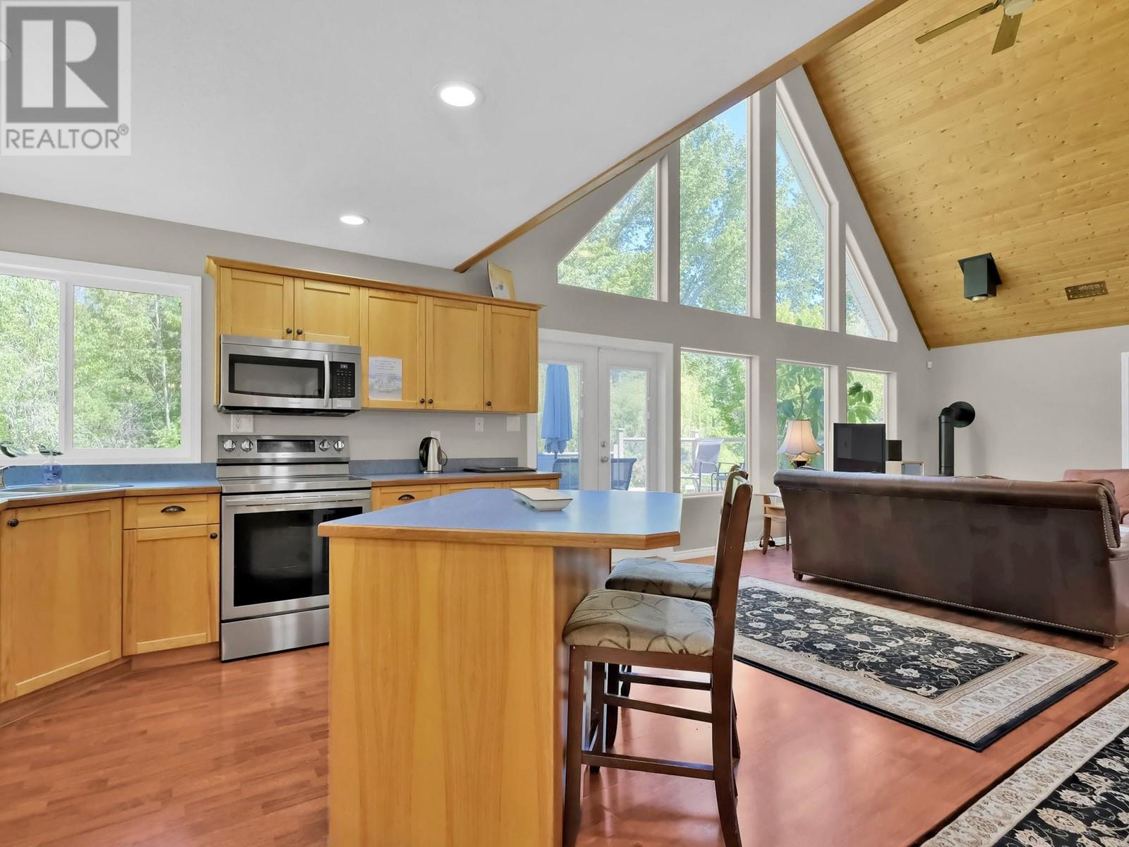 15014 KATO Street, Summerland