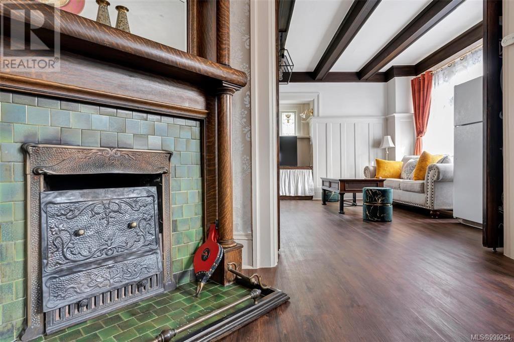 516 Su'it St, Victoria