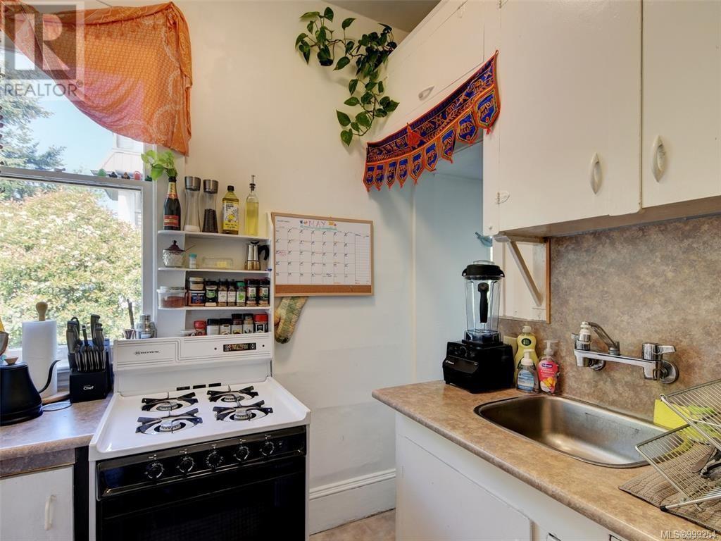 516 Su'it St, Victoria