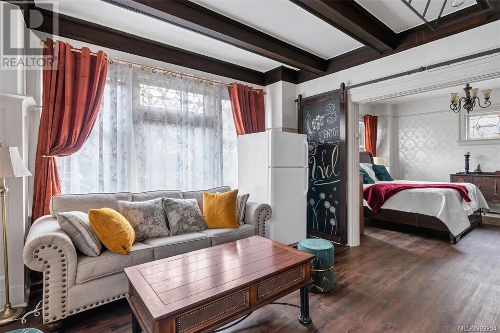 516 Su'it St, Victoria