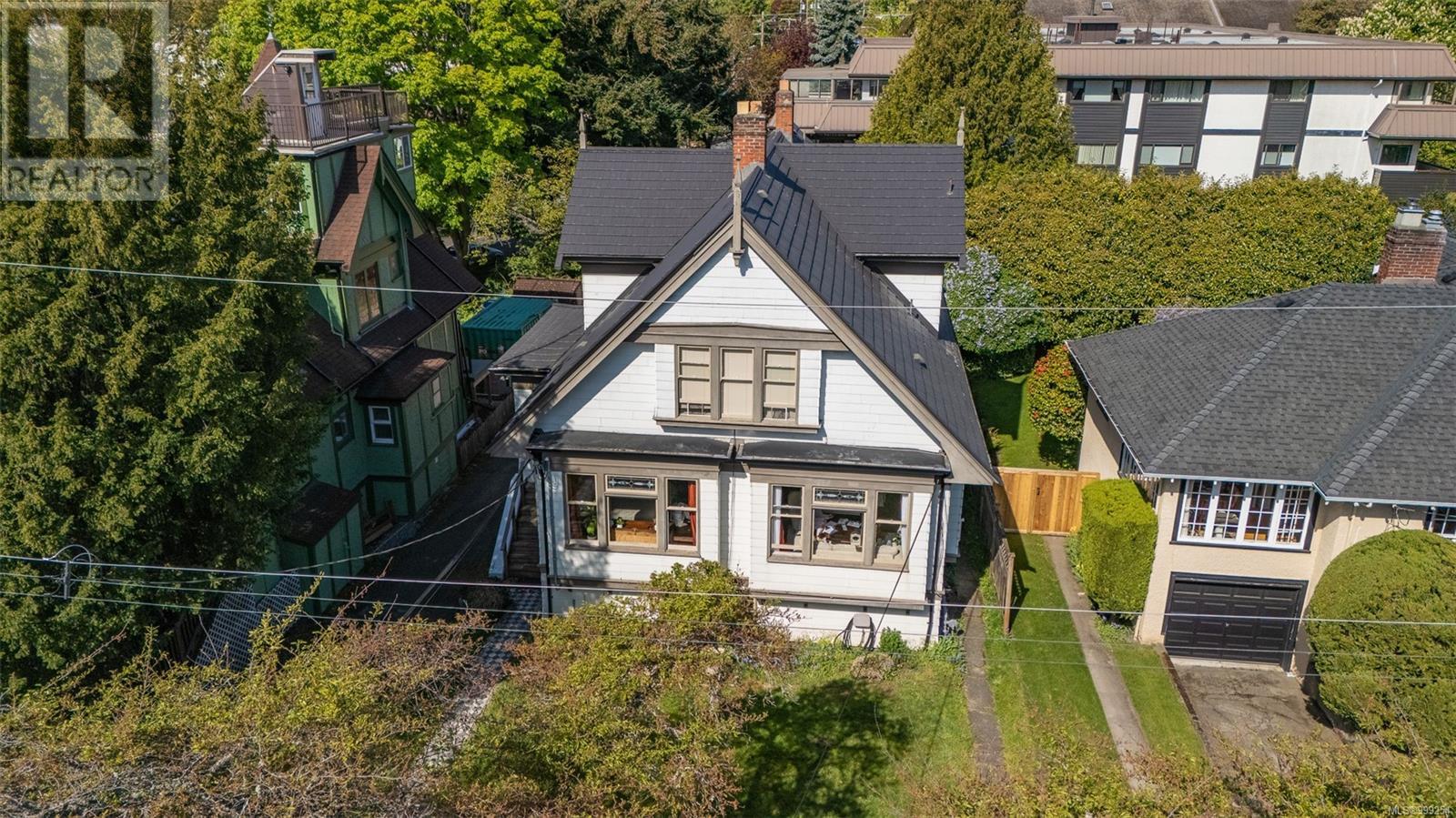 516 Su'it St, Victoria