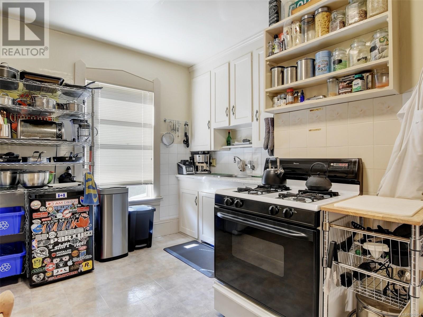 516 Su'it St, Victoria