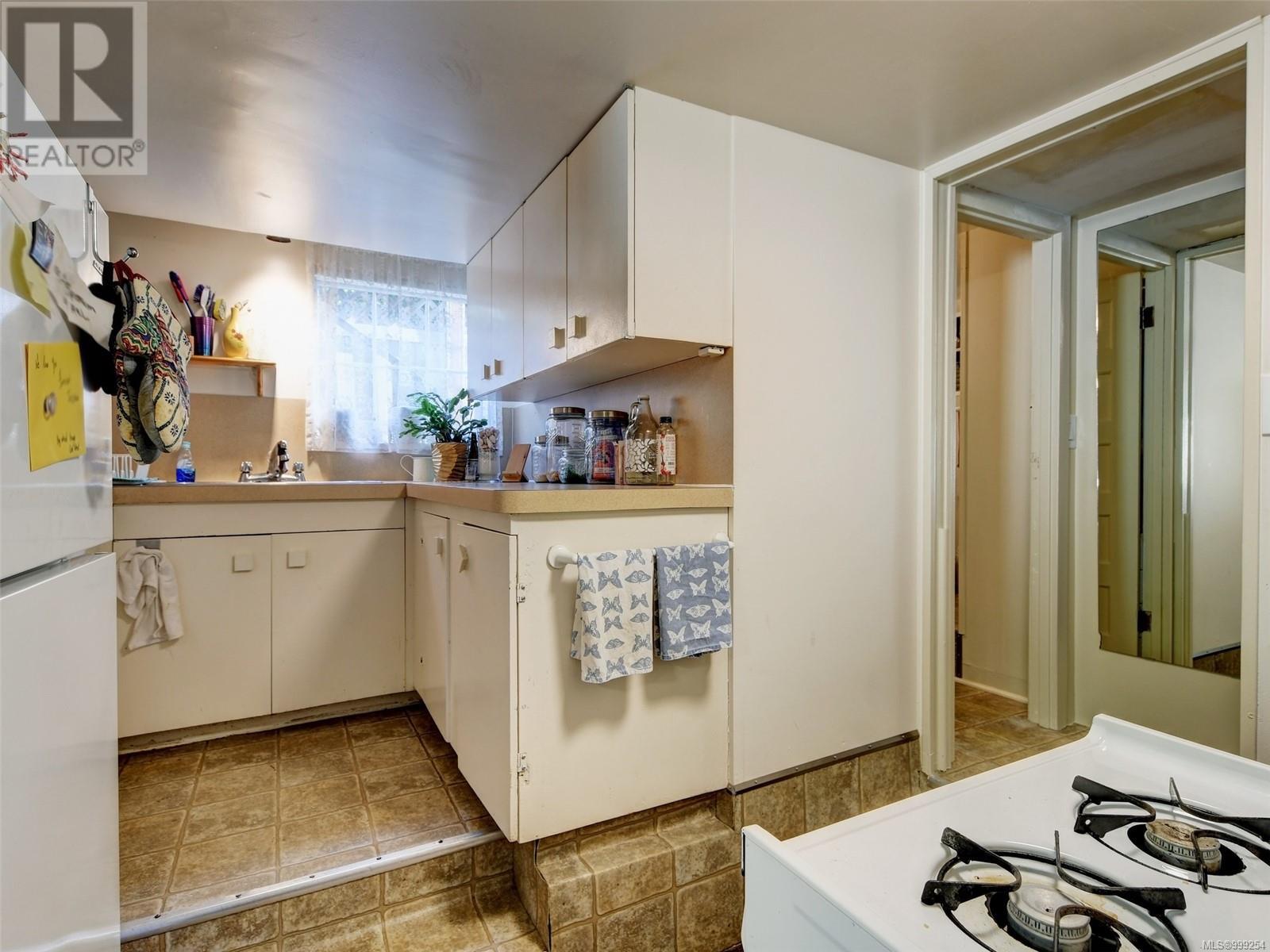 516 Su'it St, Victoria