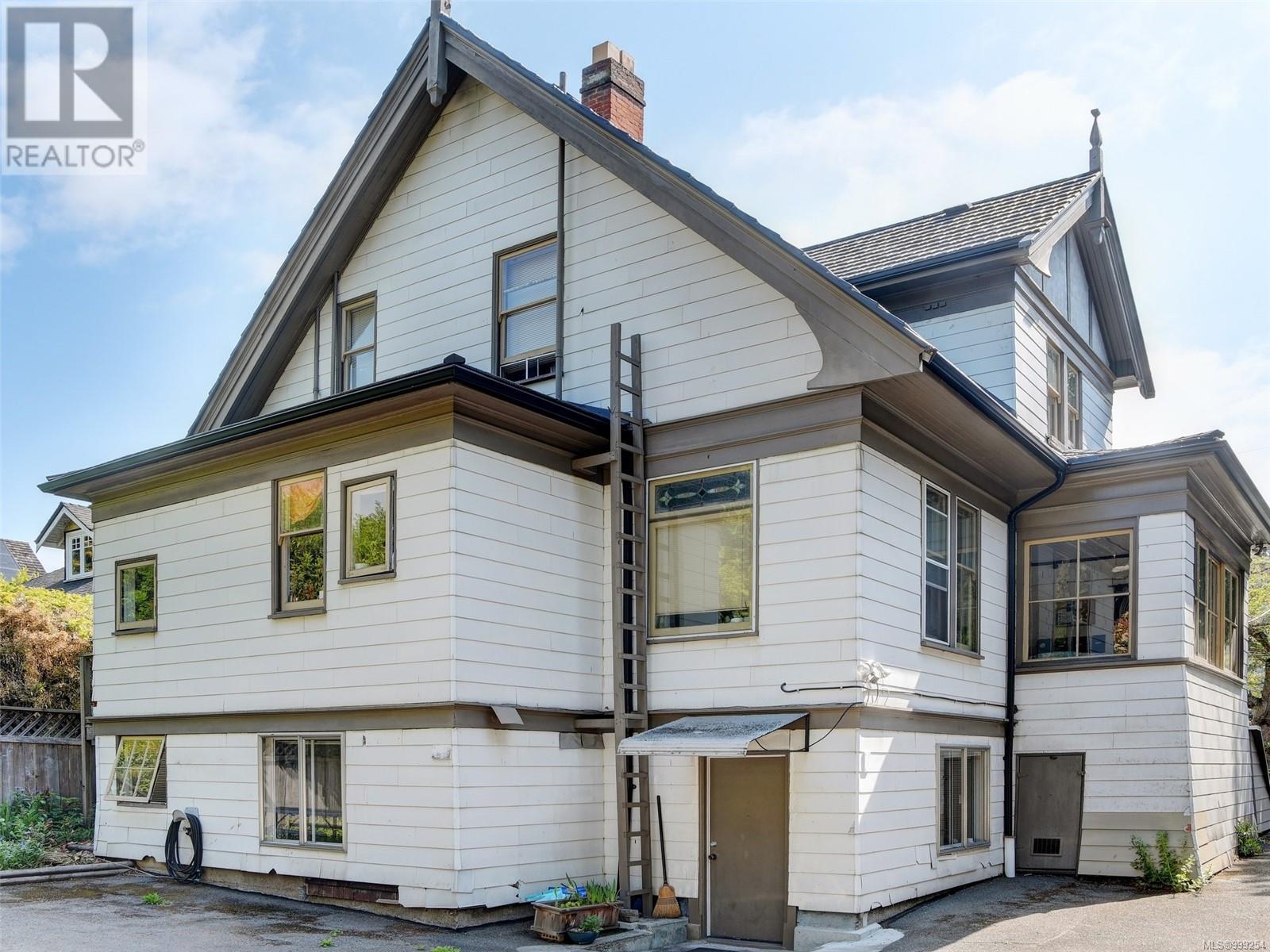 516 Su'it St, Victoria