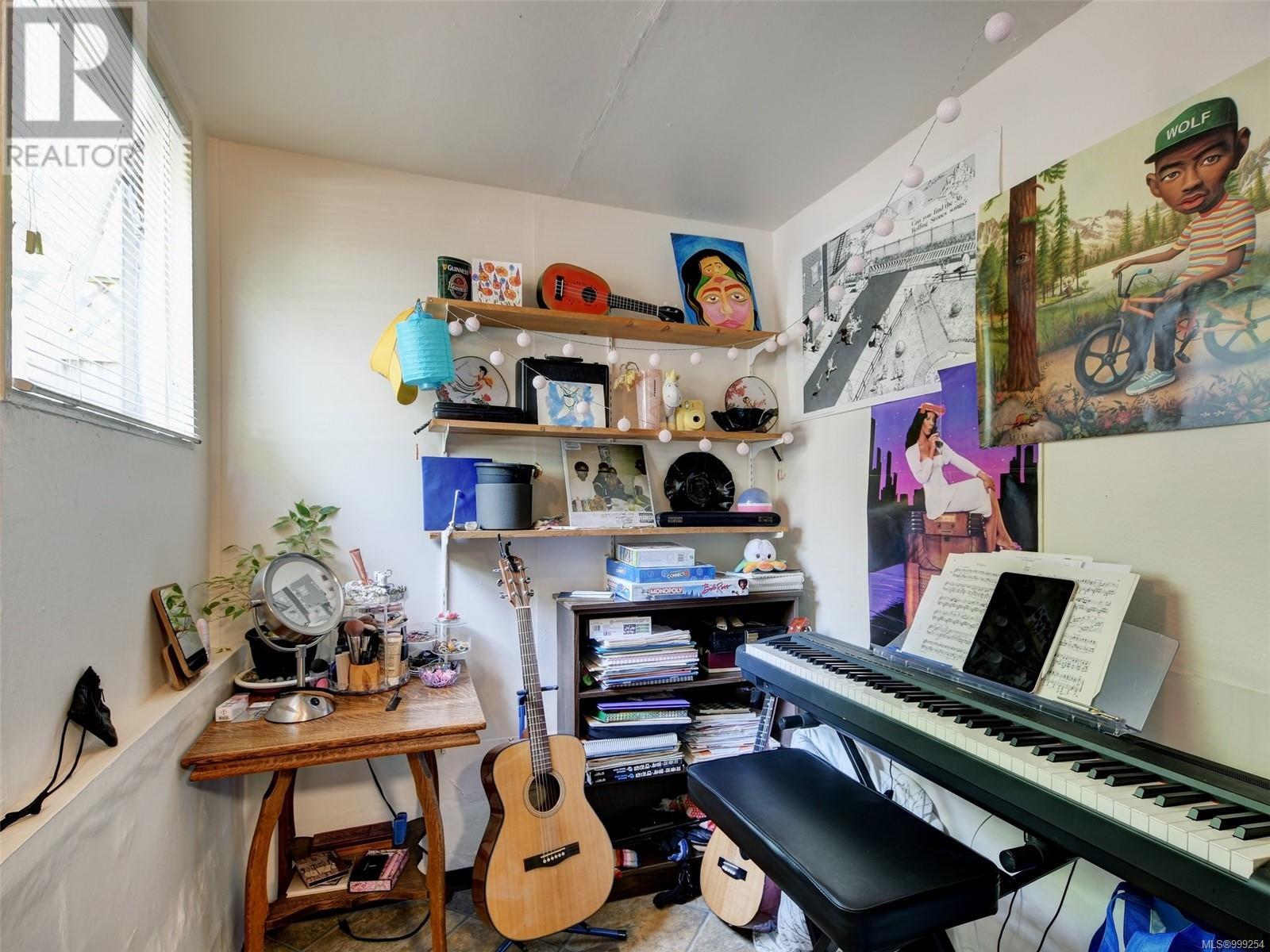 516 Su'it St, Victoria