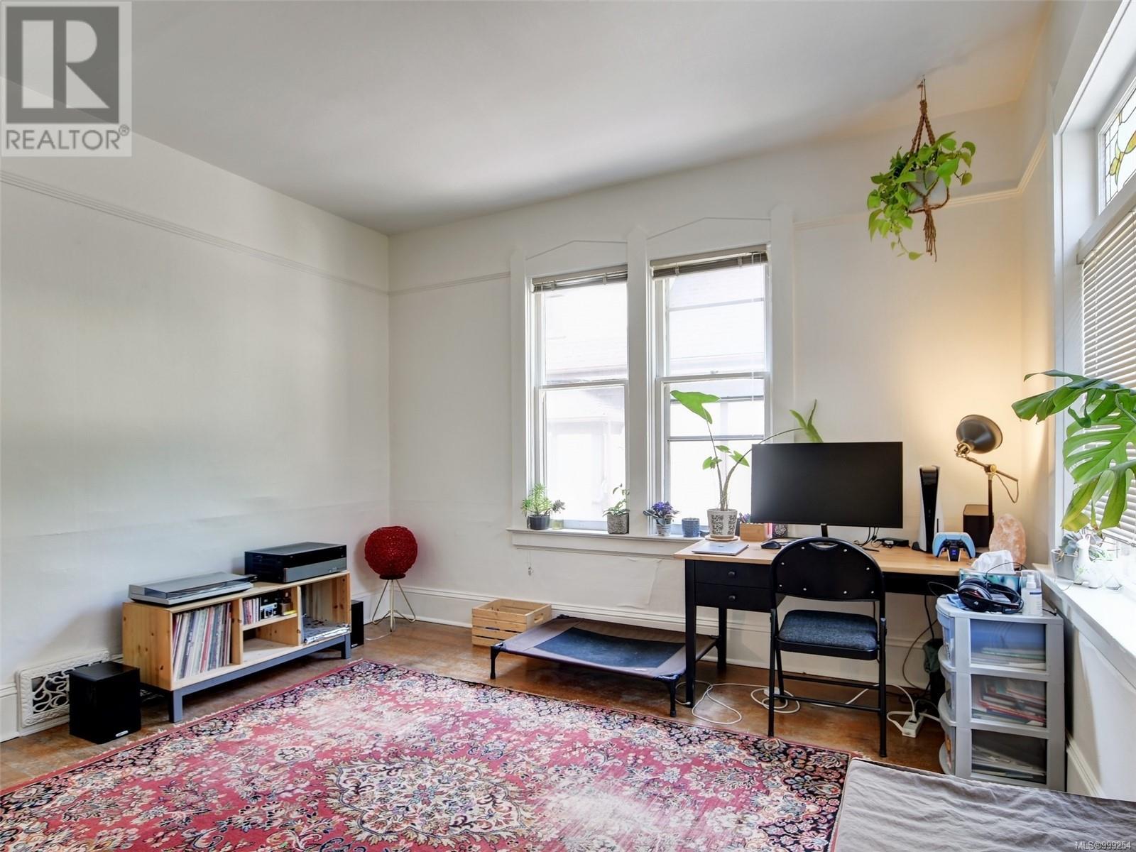 516 Su'it St, Victoria