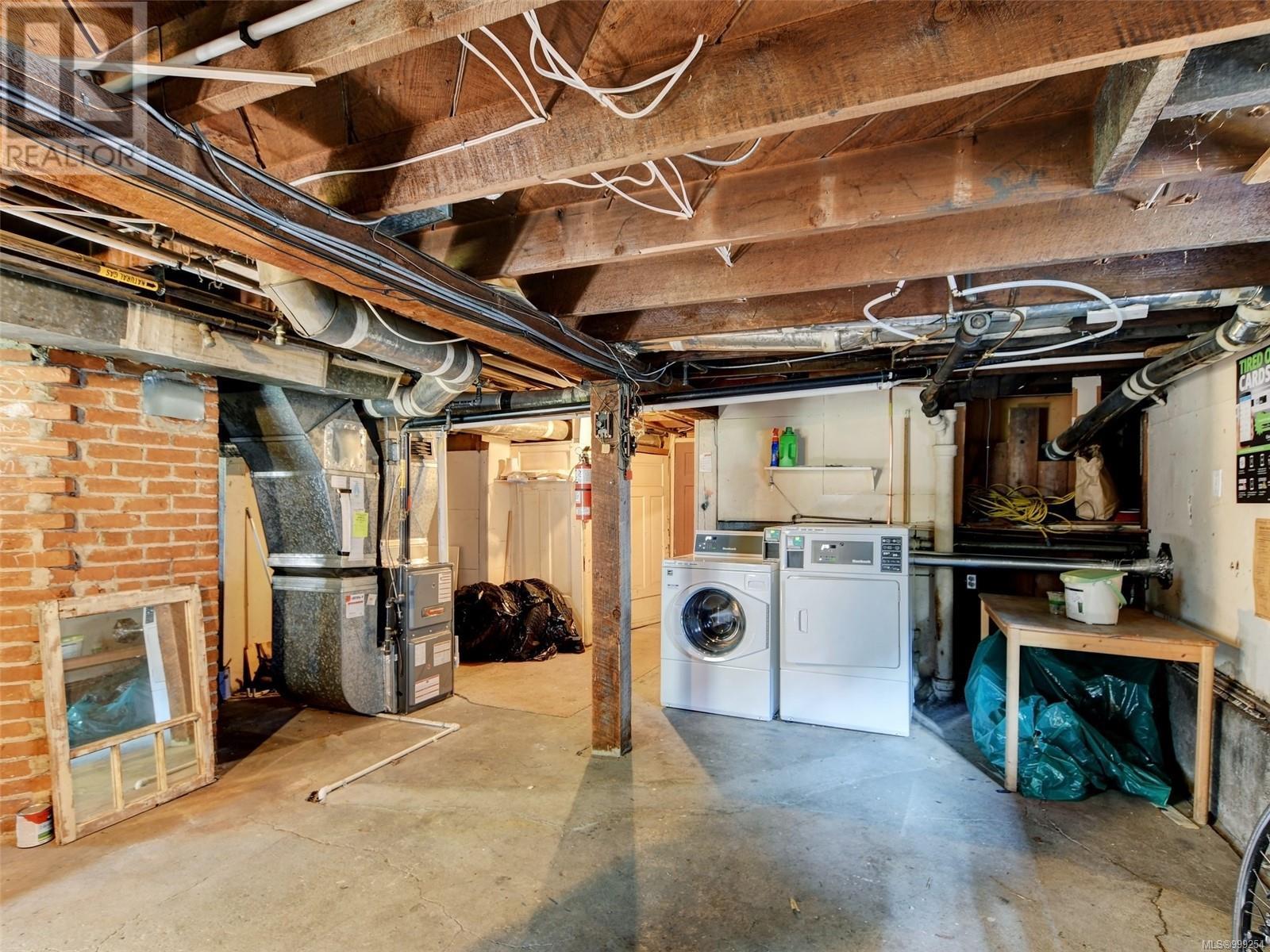 516 Su'it St, Victoria