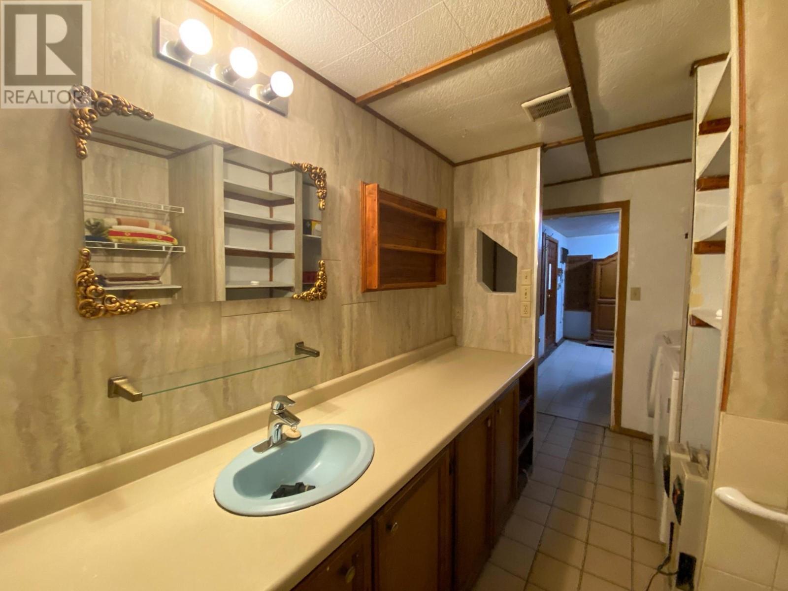 705 MAIN Street, Lillooet