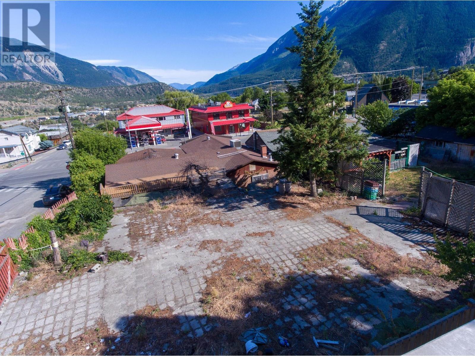 705 MAIN Street, Lillooet