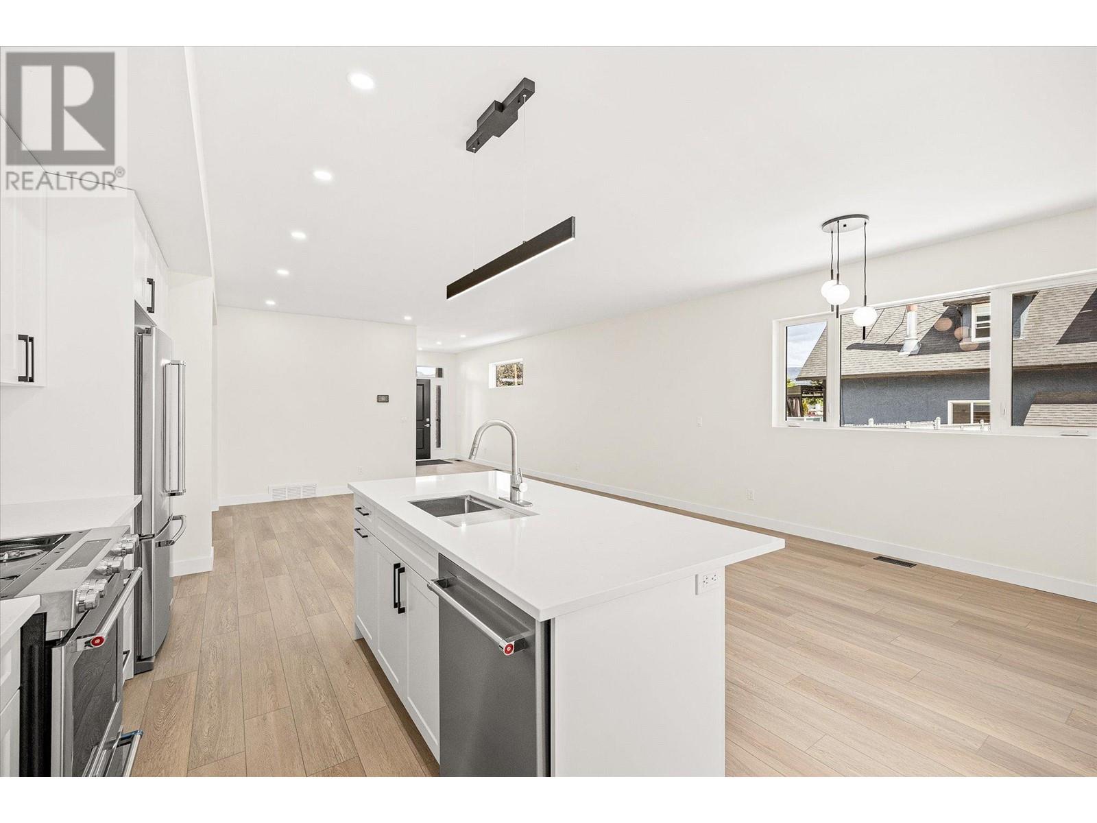 1 10907 Prairie Valley Road, Summerland