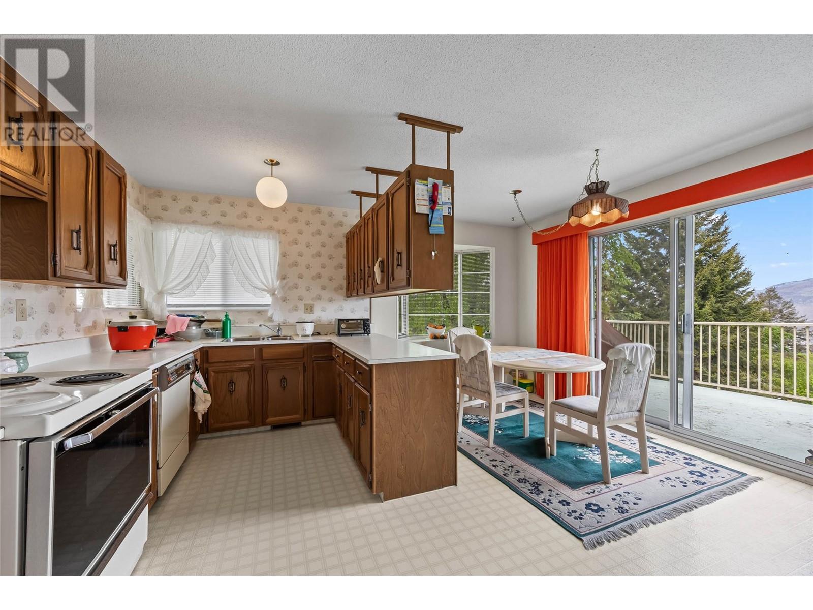 Photo 6 of 178 Waddington Drive, Kamloops BC