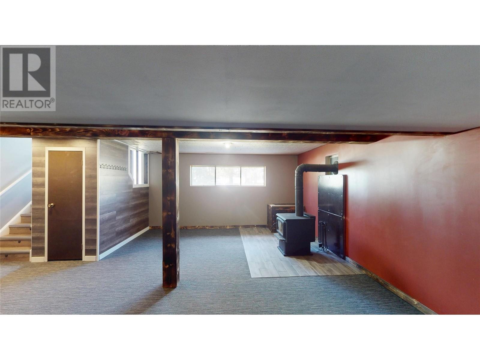 533 WOODLAND Drive NW, Cranbrook