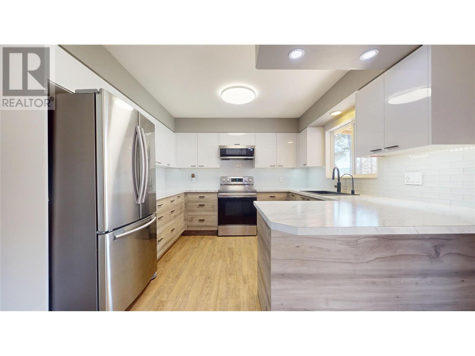 533 WOODLAND Drive NW, Cranbrook