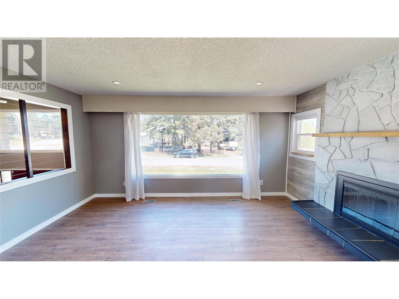 533 WOODLAND Drive NW, Cranbrook