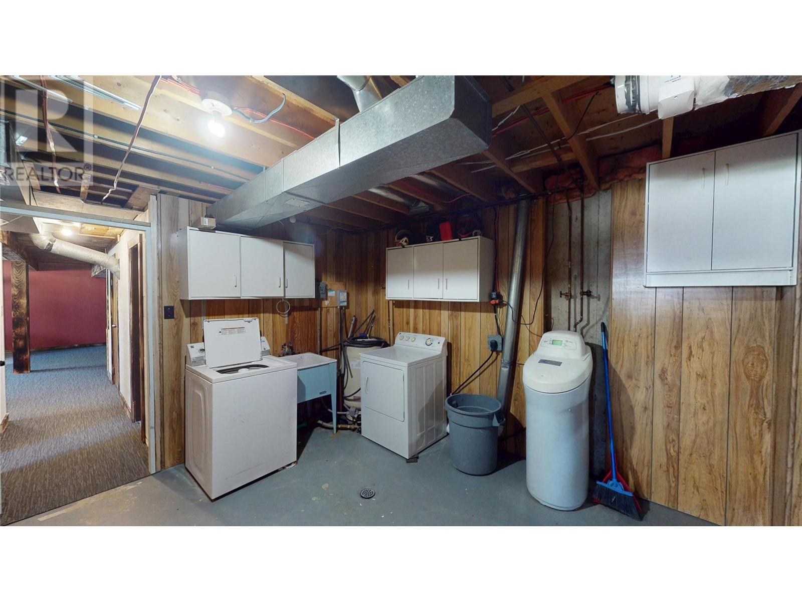 533 WOODLAND Drive NW, Cranbrook