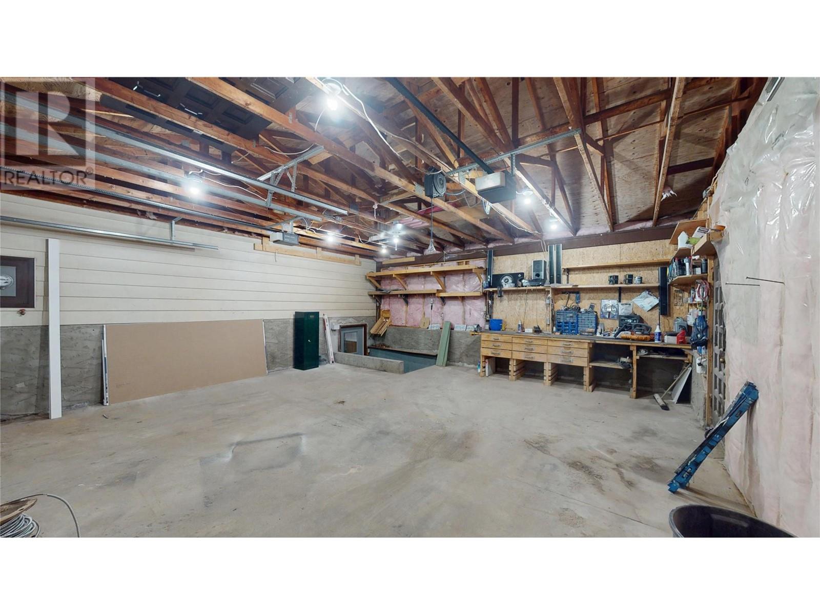 533 WOODLAND Drive NW, Cranbrook