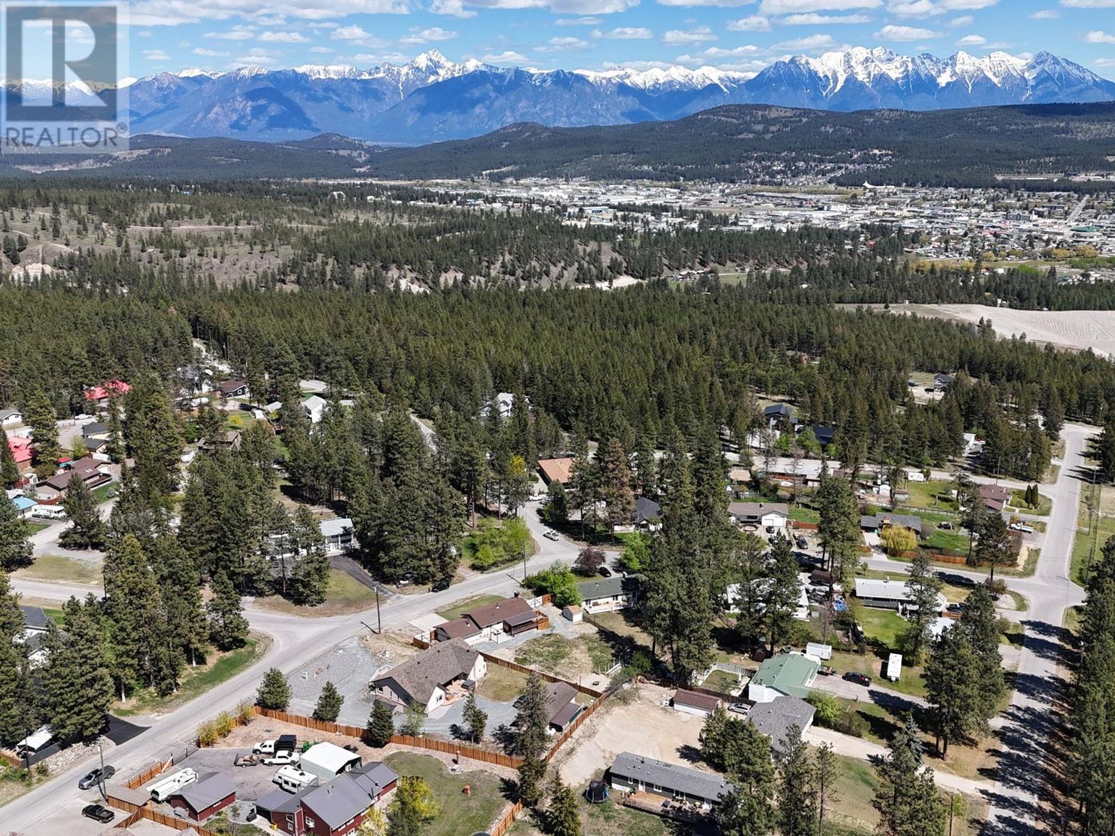 533 WOODLAND Drive NW, Cranbrook