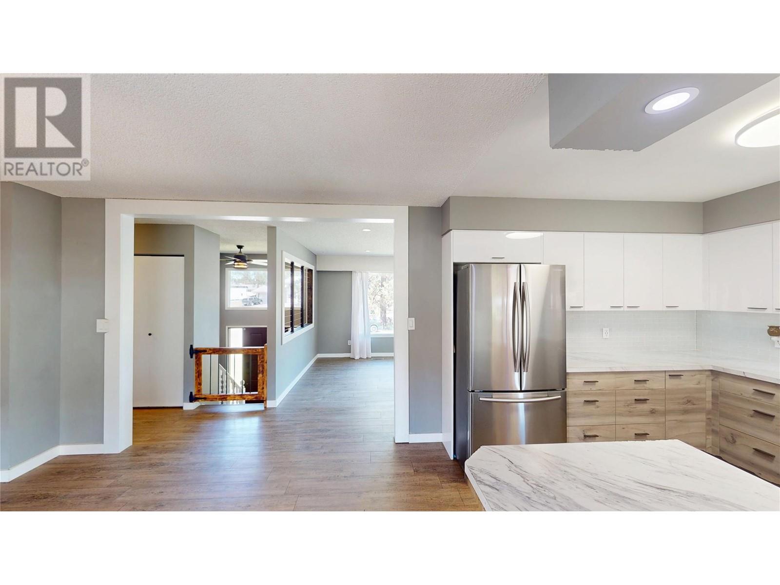 533 WOODLAND Drive NW, Cranbrook