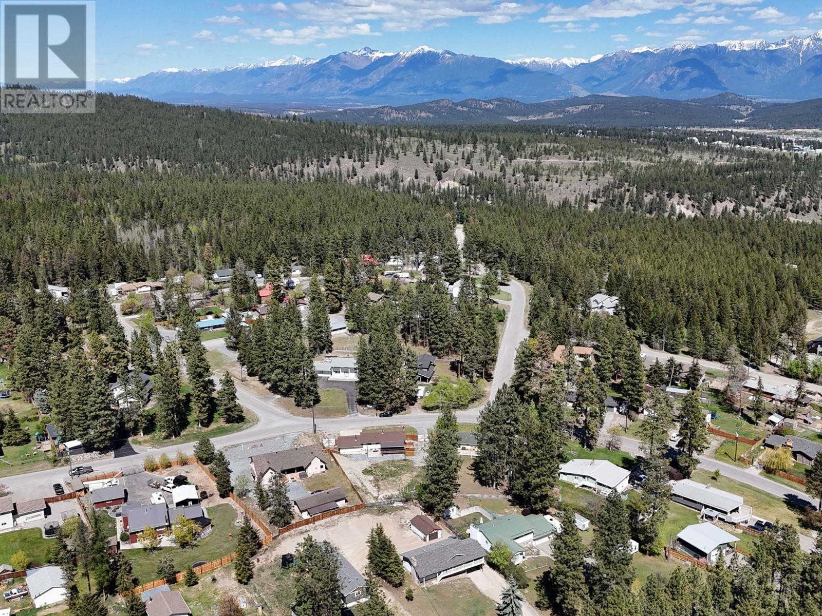 533 WOODLAND Drive NW, Cranbrook