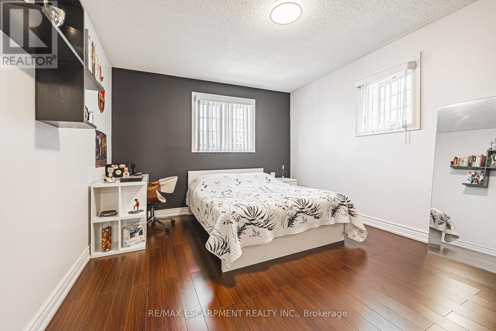 Photo 32 of 5008 Willowood Drive, Mississauga ON