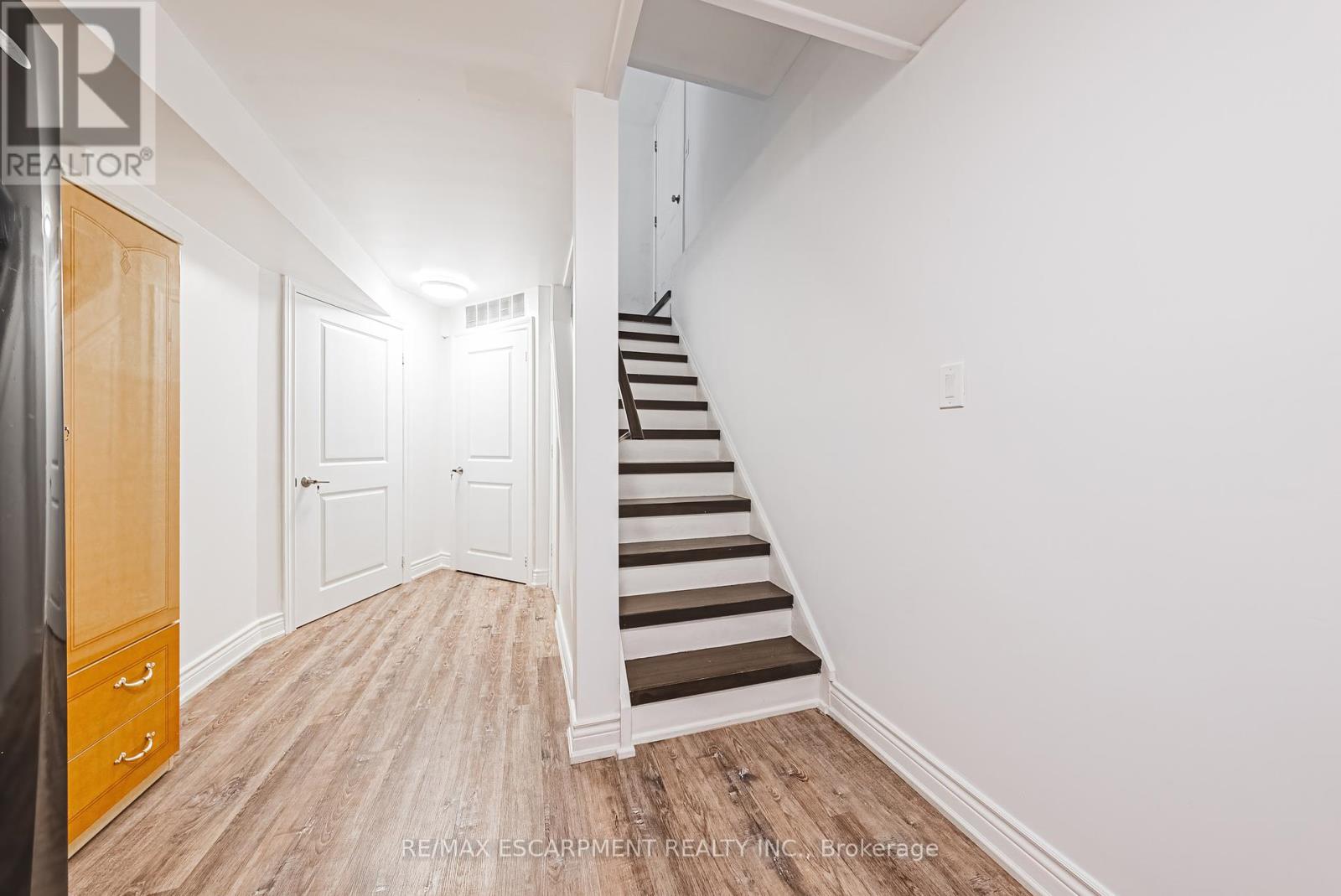 Photo 35 of 5008 Willowood Drive, Mississauga ON