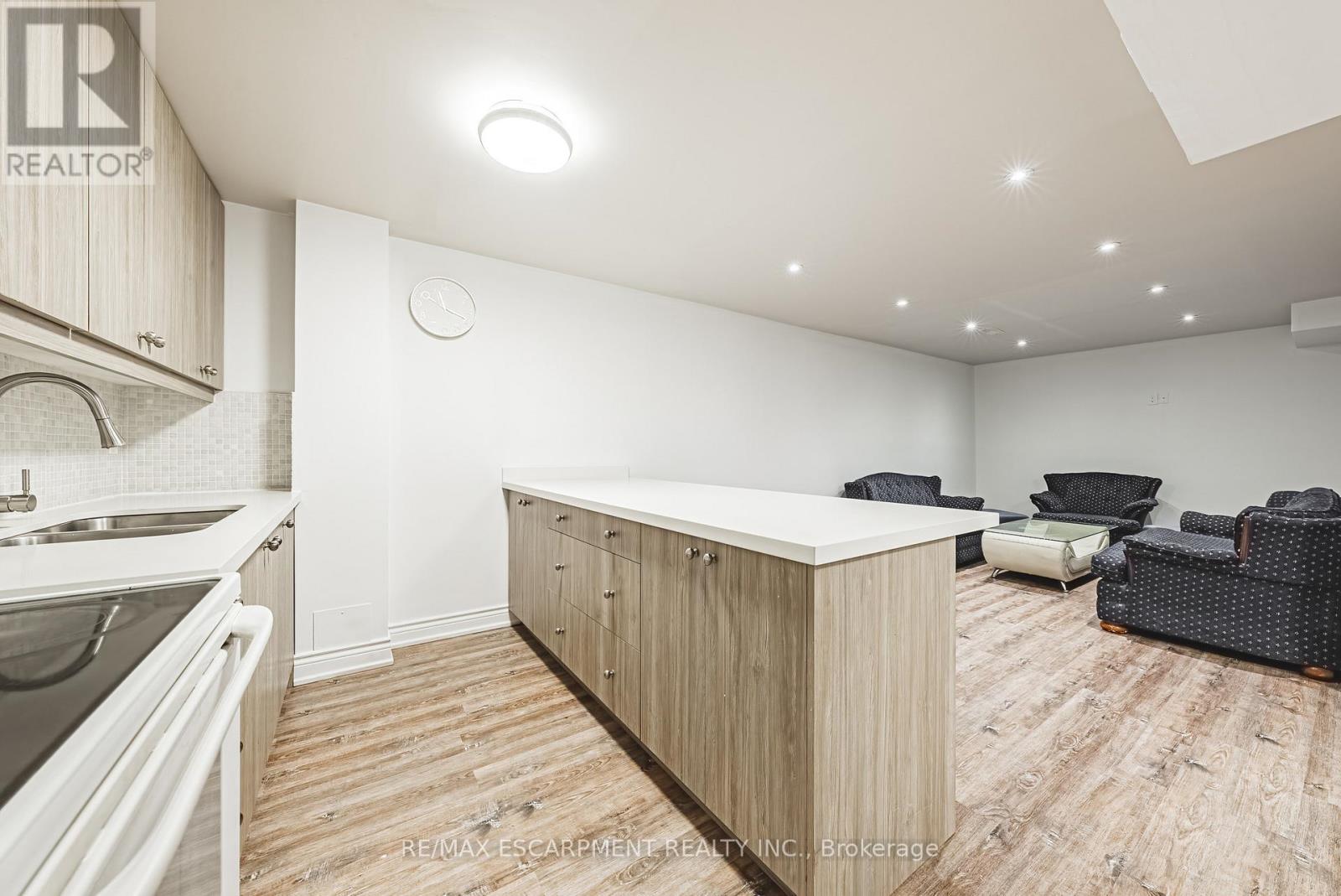 Photo 30 of 5008 Willowood Drive, Mississauga ON