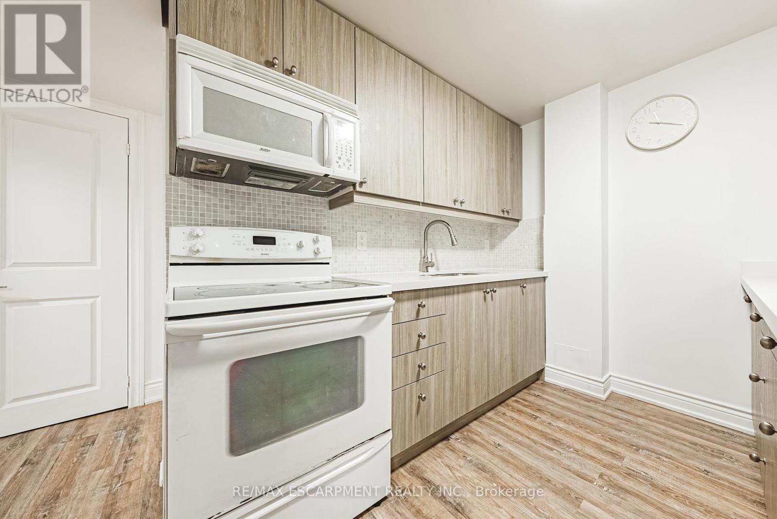 Photo 33 of 5008 Willowood Drive, Mississauga ON