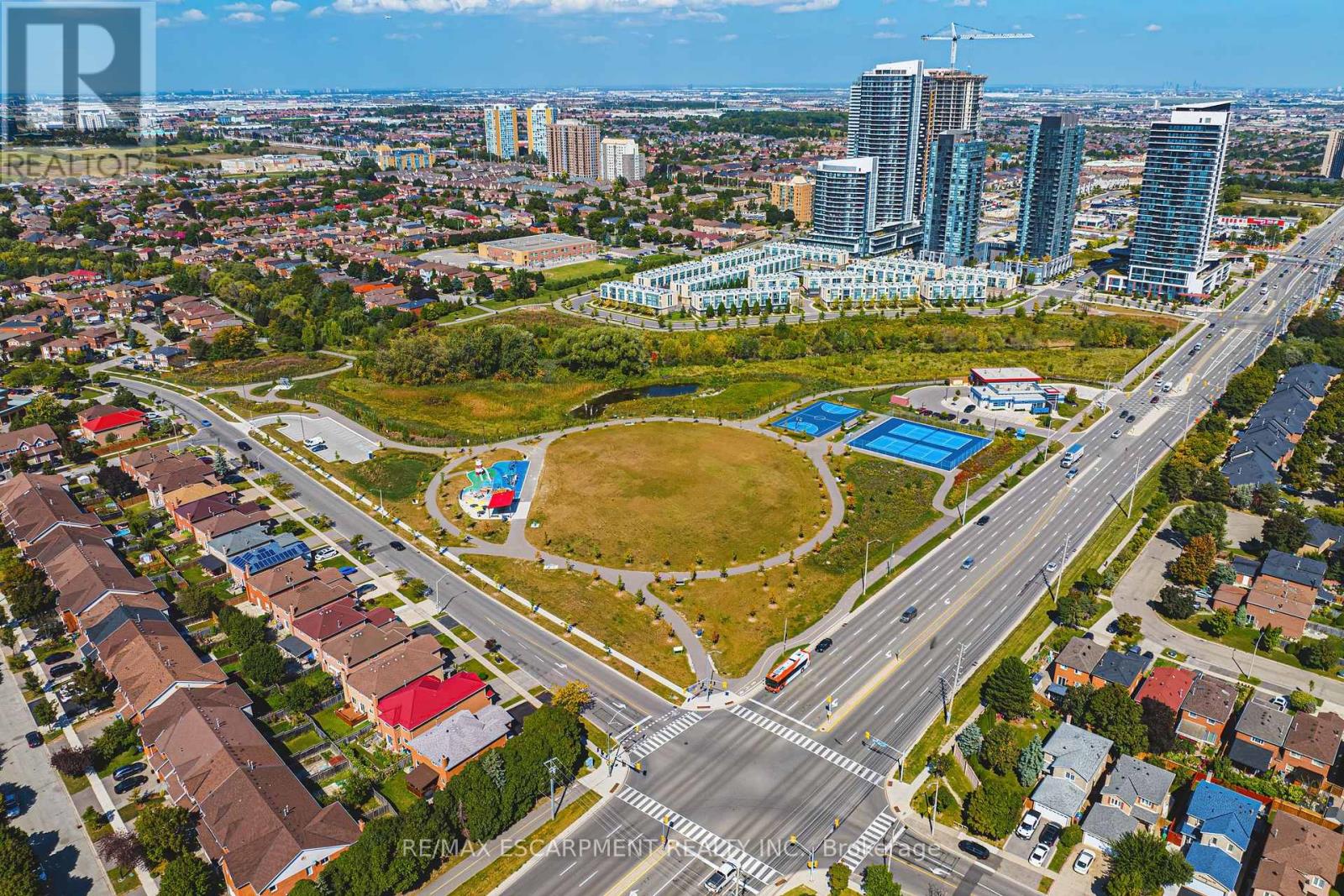 Photo 2 of 5008 Willowood Drive, Mississauga ON