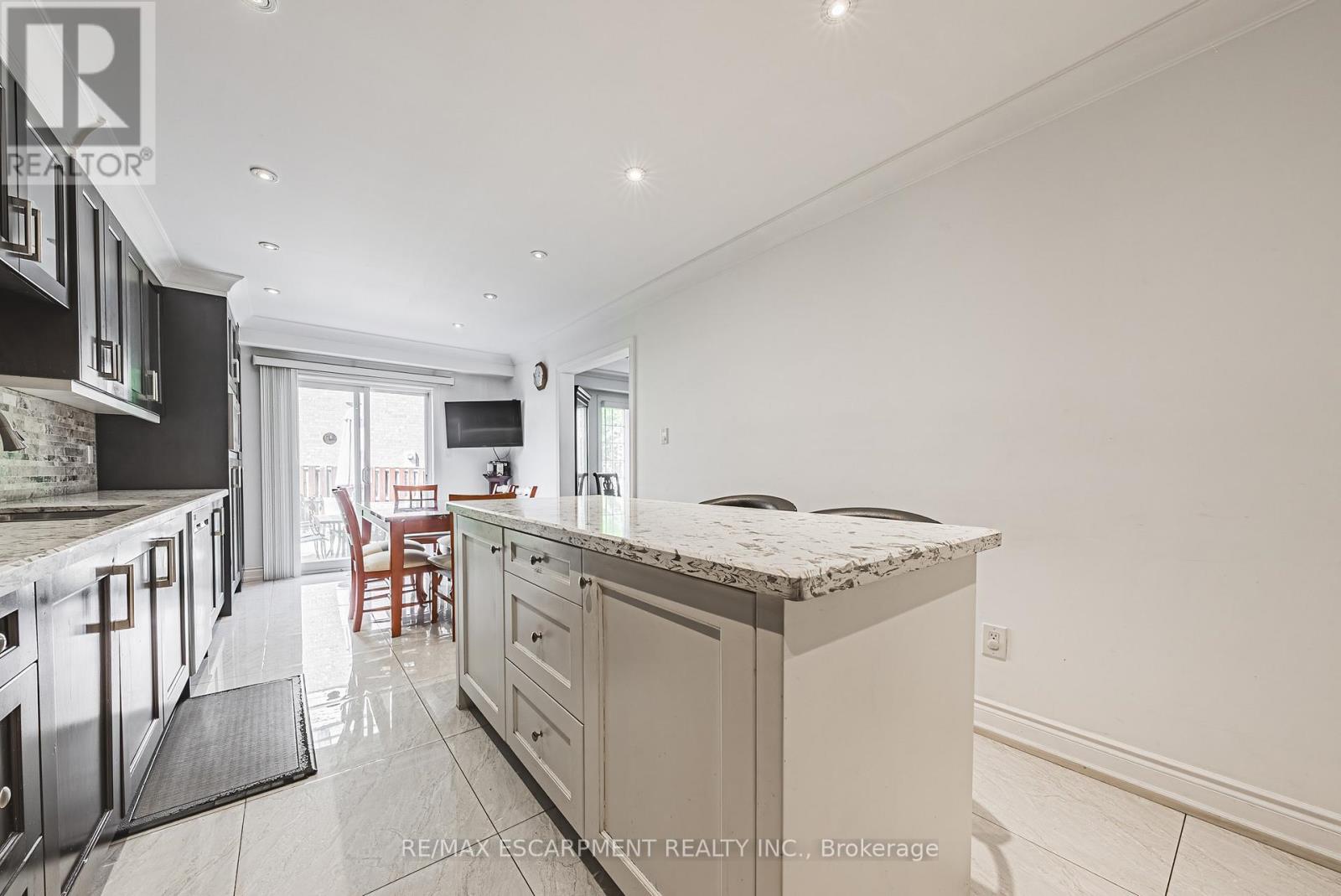 Photo 14 of 5008 Willowood Drive, Mississauga ON
